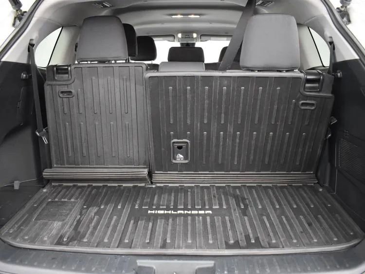 Used 2023 Toyota Highlander LE FWD image 15