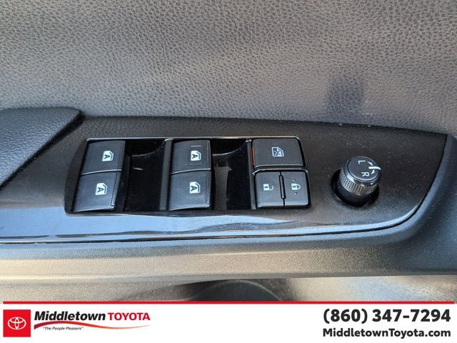Used 2018 Toyota Prius Prime Plus w/ Carpet Mat Package FWD image 12