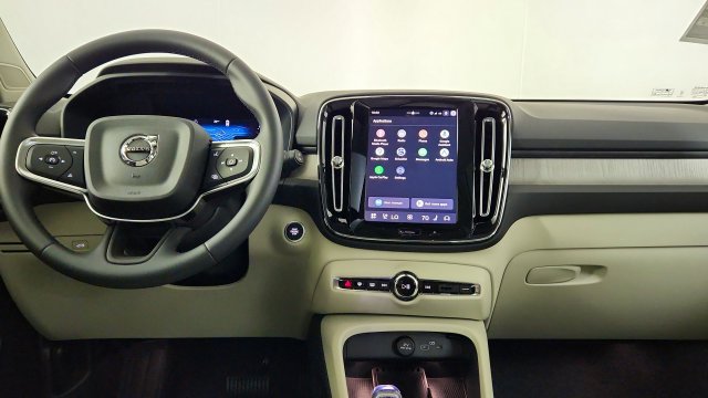 New 2026 Volvo XC40 B5 Plus w/ Protection Package Premier AWD/4WD image 25