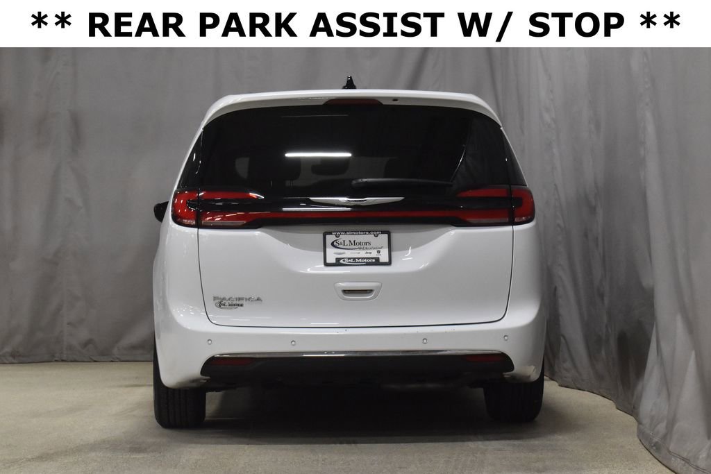 Used 2025 Chrysler Pacifica Select FWD image 5