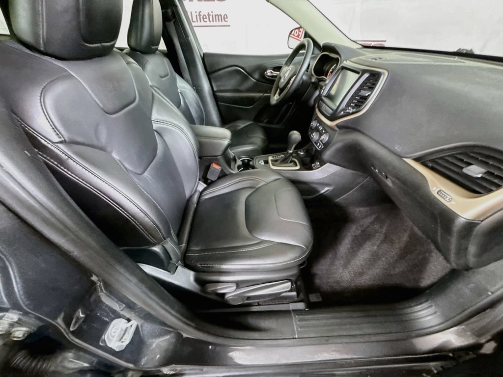 Used 2017 Jeep Cherokee Limited AWD/4WD image 31