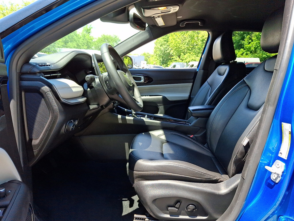 Used 2025 Jeep Compass Limited AWD/4WD image 23