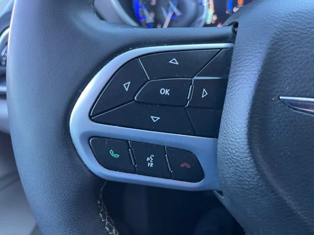 Used 2022 Chrysler Pacifica Touring-L FWD image 27