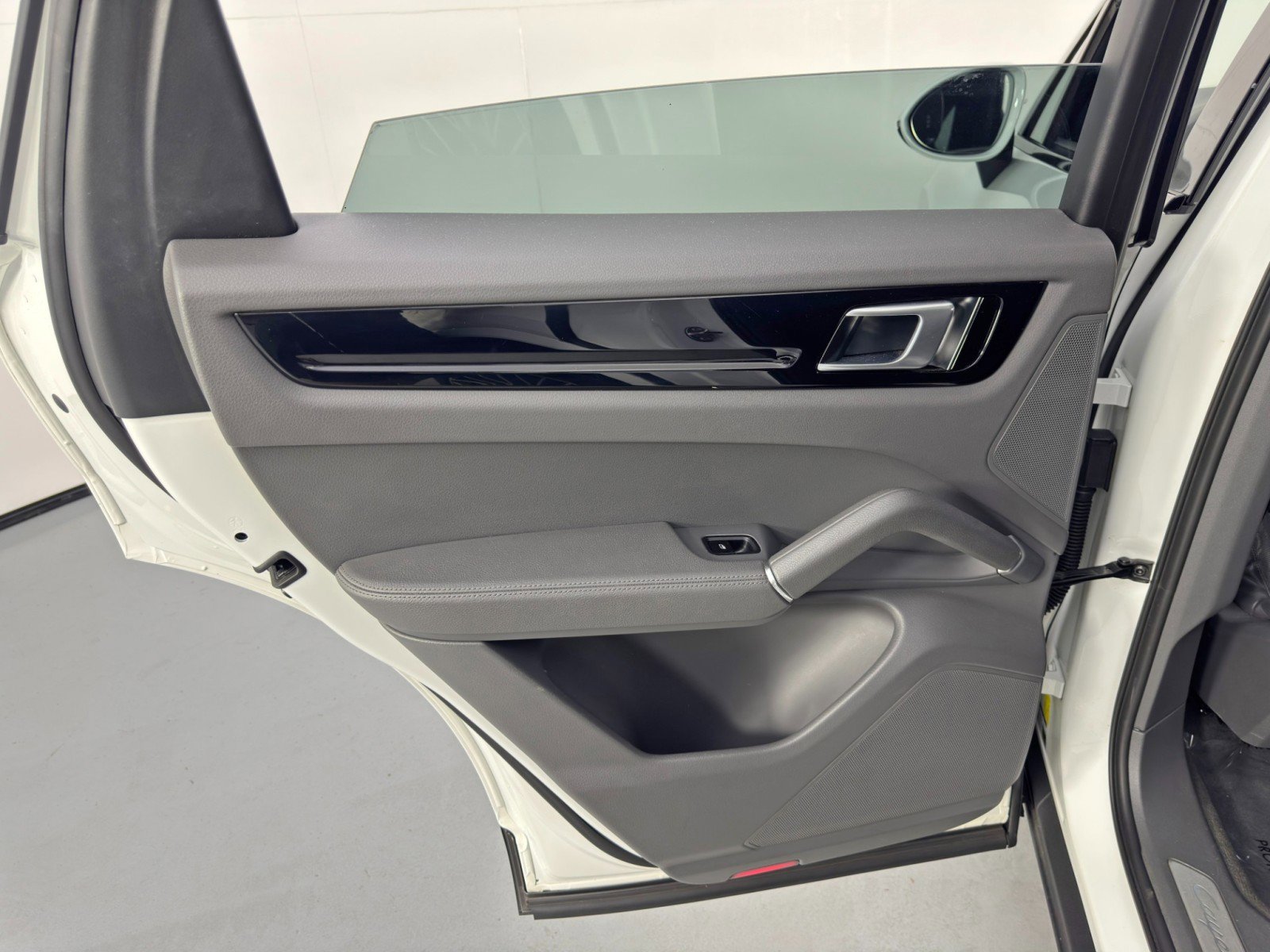 Used 2019 Porsche Cayenne image 42