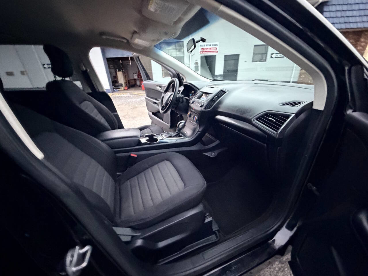 Used 2018 Ford Edge SE image 17