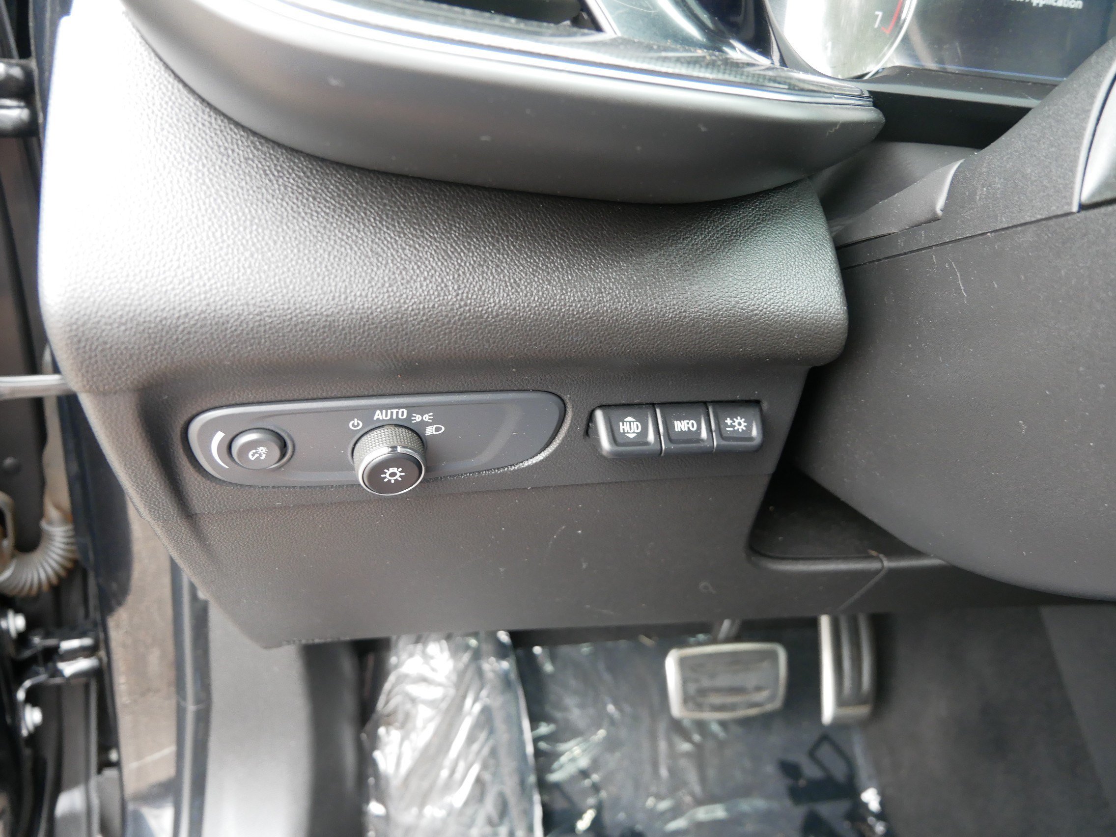 Used 2022 Buick Envision Essence w/ Technology Package II AWD/4WD image 26