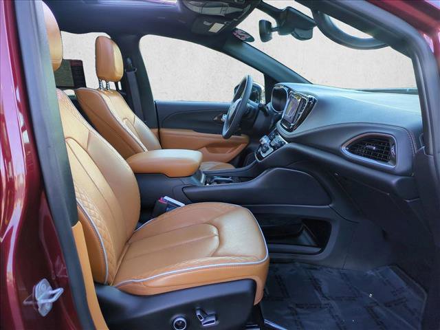 Used 2023 Chrysler Pacifica Pinnacle AWD/4WD image 21