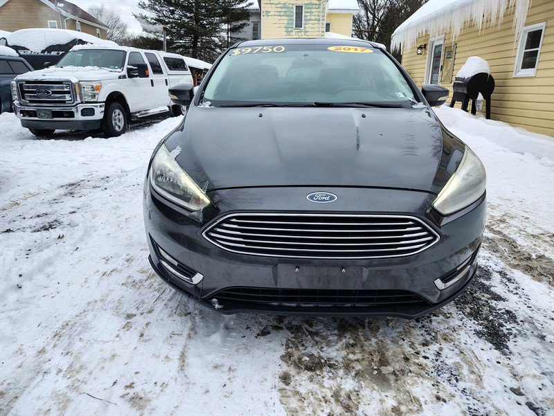 Used 2017 Ford Focus Titanium image 2
