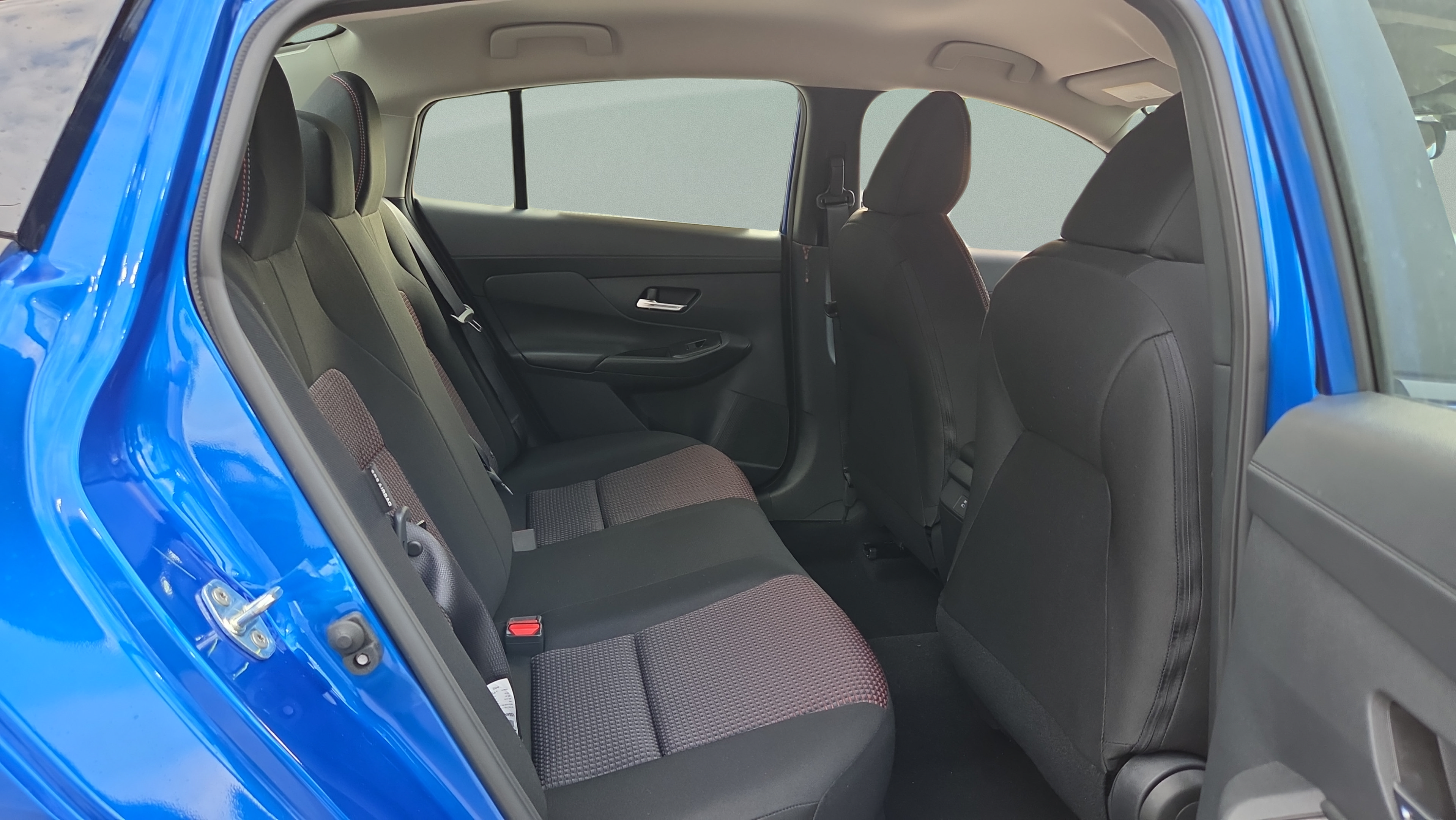 New 2027 Nissan Sentra SR w/ Floor Mat Package FWD image 14