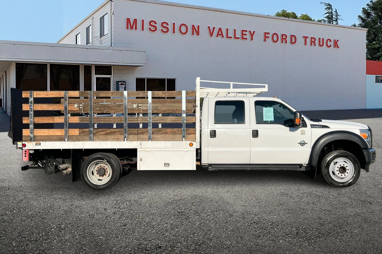 Used 2016 Ford F550 2WD Crew Cab Super Duty image 3