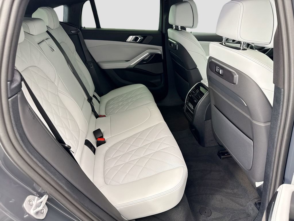 New 2026 BMW X6 xDrive40i image 21
