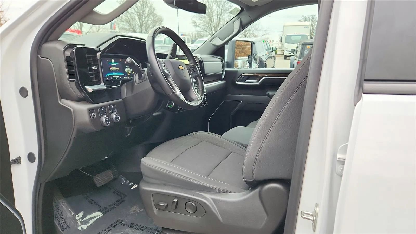 Used 2025 Chevrolet Silverado 2500 LT w/ Convenience Package image 25