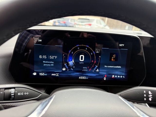 Used 2025 Chevrolet Equinox LT w/ Safety and Technology Package image 14