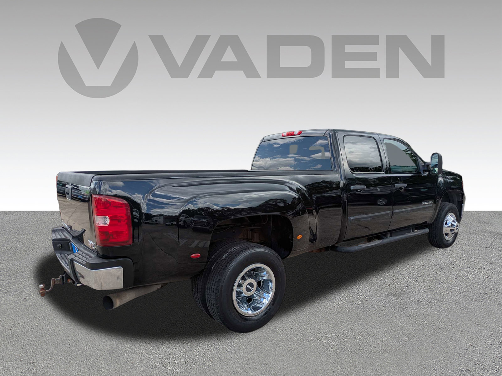 Used 2011 GMC Sierra 3500 SLE w/ SLE Preferred Package RWD image 19