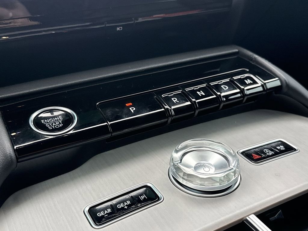 Used 2025 Lincoln Navigator L Reserve w/ Jet Appearance Package image 19