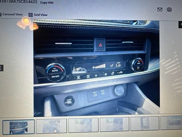 Used 2025 Nissan Rogue SV FWD image 11