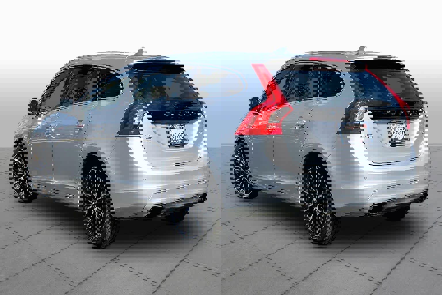 Used 2016 Volvo V60 T5 Premier w/ Convenience Package image 10