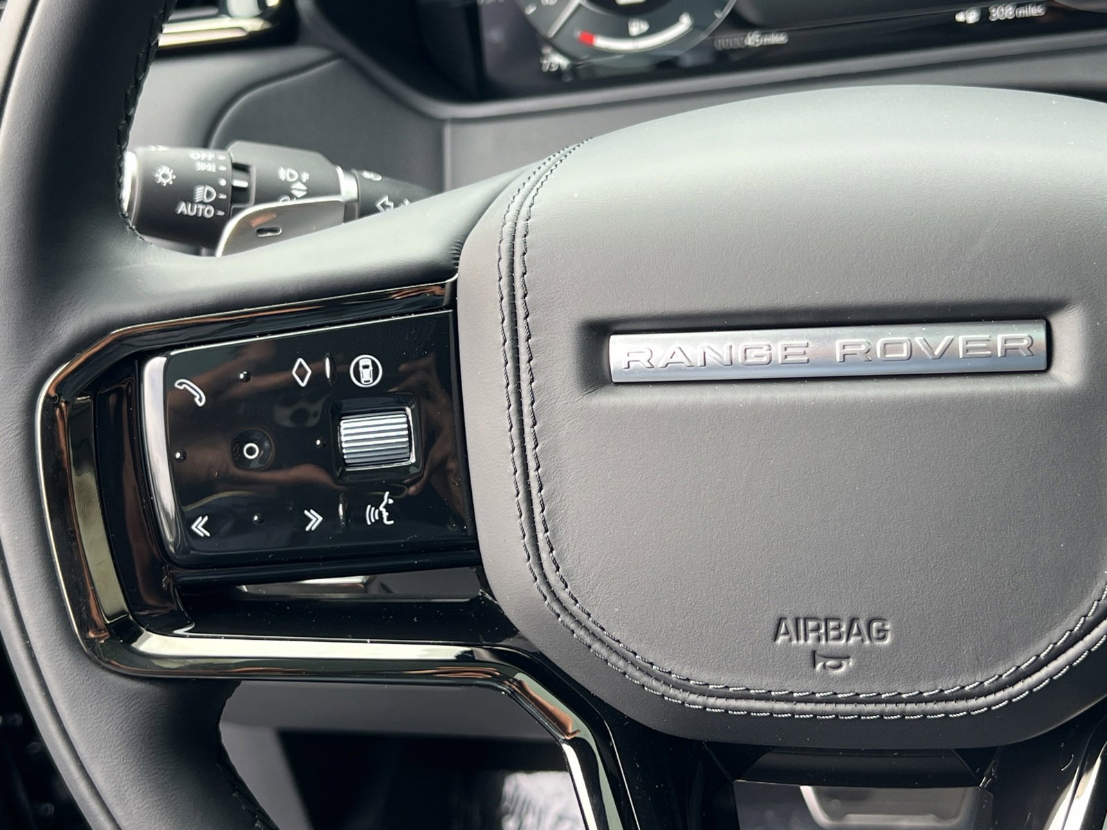 New 2025 Land Rover Range Rover Velar Dynamic SE image 27