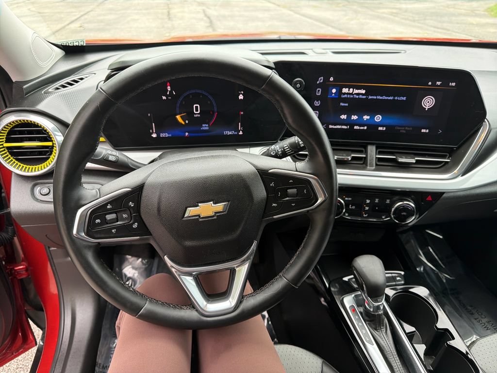 Used 2024 Chevrolet Trax LT w/ Driver Confidence Package FWD image 15