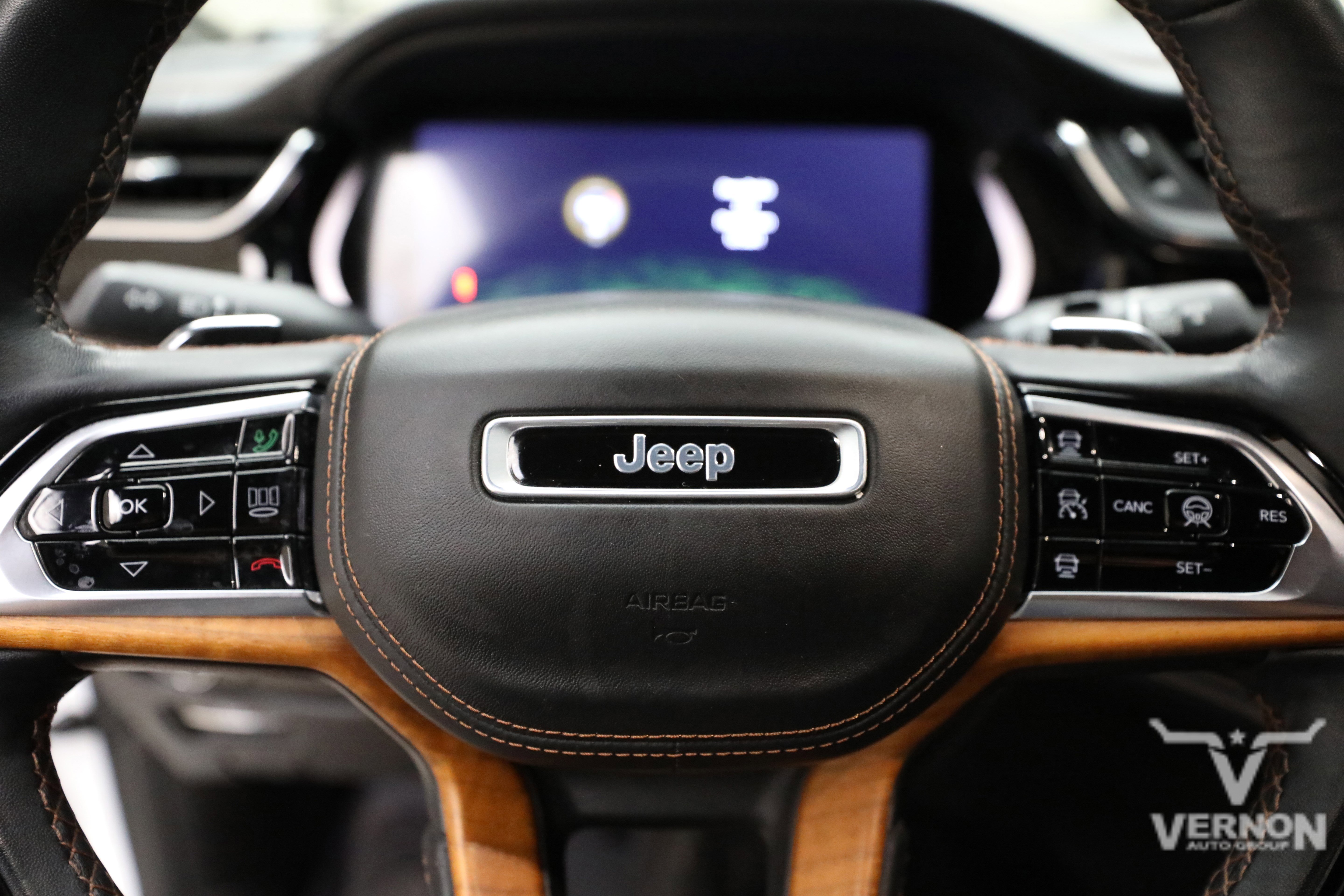 Used 2023 Jeep Grand Cherokee Summit AWD/4WD image 24