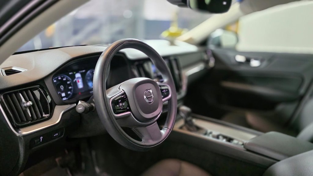 Used 2021 Volvo V60 T5 Cross Country w/ Climate Package image 16