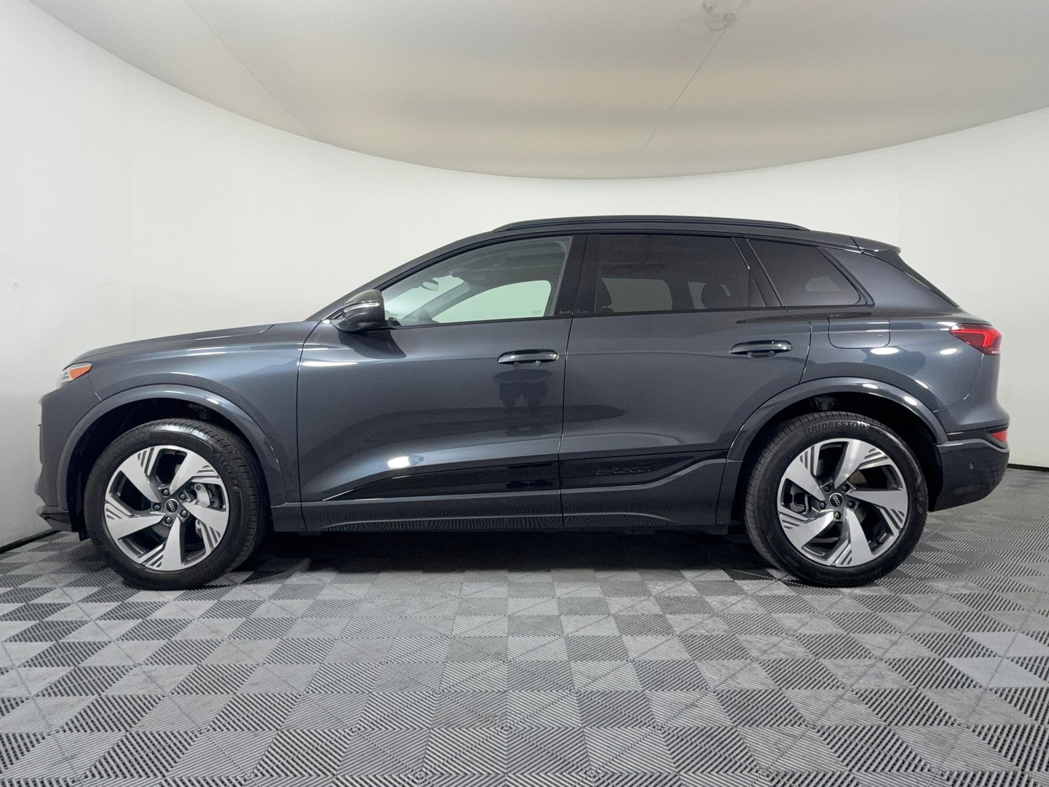 Certified 2025 Audi Q6 e-tron Premium Plus w/ Premium Plus AWD/4WD image 2