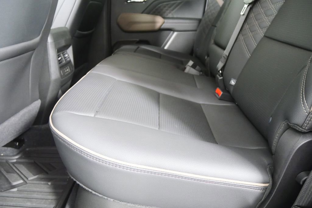 Used 2024 GMC Canyon Denali AWD/4WD image 15