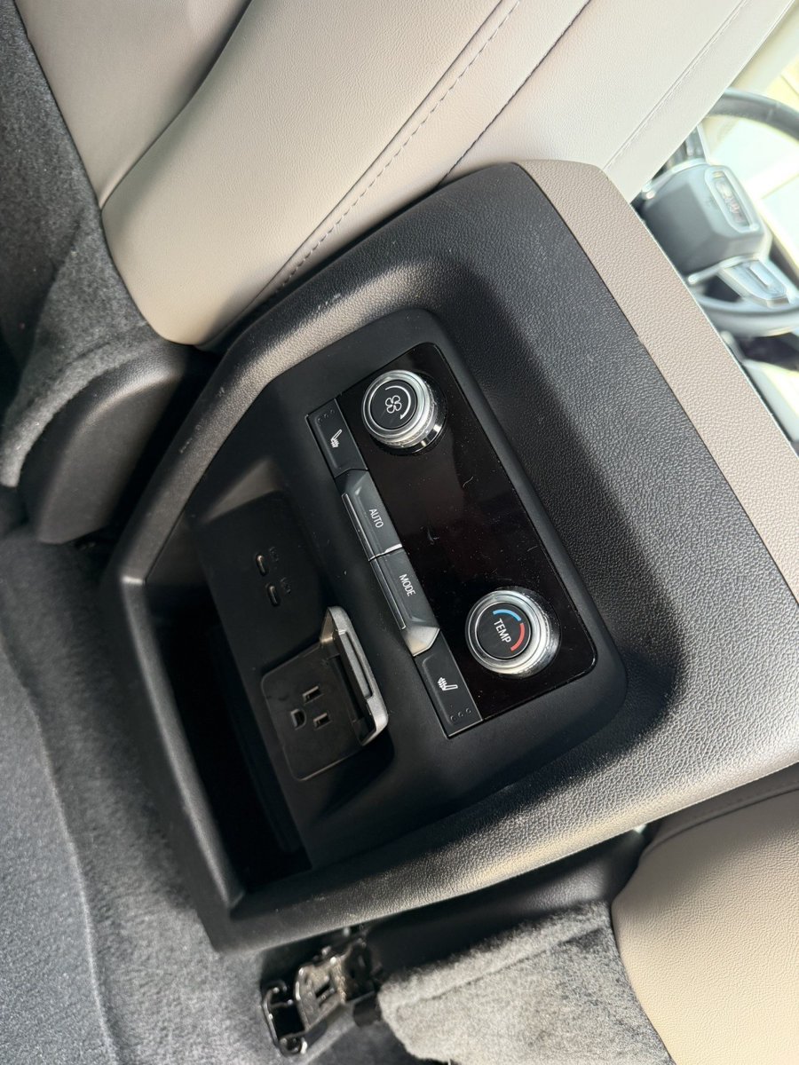 Used 2024 GMC Acadia Elevation w/ Luxury Package FWD image 8