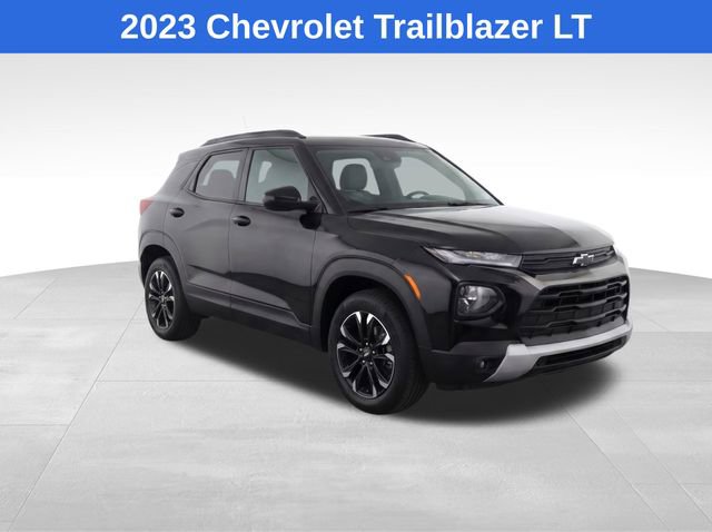 Used 2023 Chevrolet TrailBlazer LT w/ Convenience Package FWD image 2