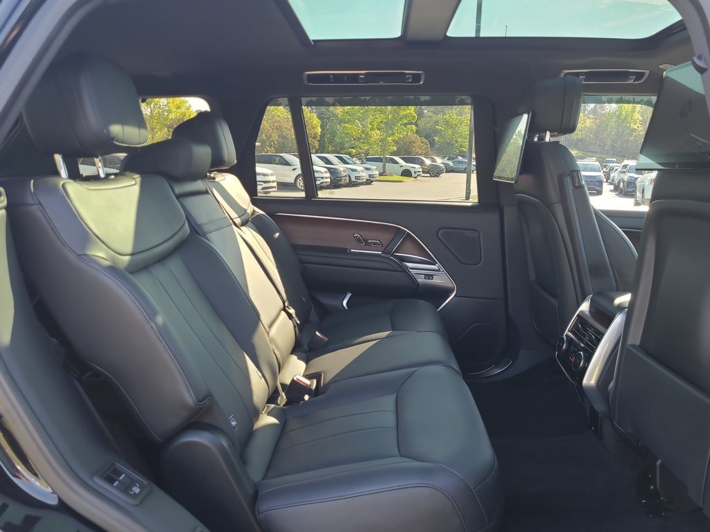Used 2025 Land Rover Range Rover Long Wheelbase SE AWD/4WD image 15