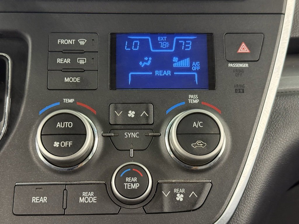 Used 2015 Toyota Sienna SE Premium image 27