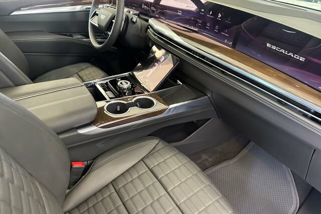 New 2026 Cadillac Escalade ESV Platinum Sport AWD/4WD image 17