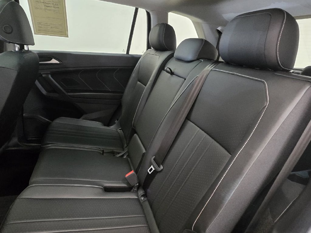 Used 2024 Volkswagen Tiguan SE FWD image 28