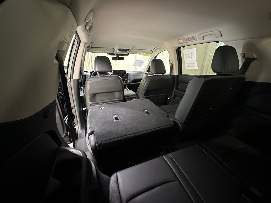 Used 2025 Nissan Pathfinder SL AWD/4WD image 23