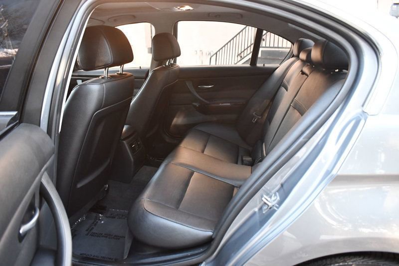 Used 2011 BMW 335i xDrive Sedan image 31