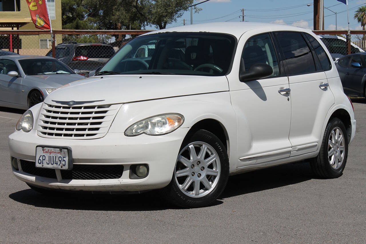 Used 2009 Chrysler PT Cruiser Touring FWD image 3