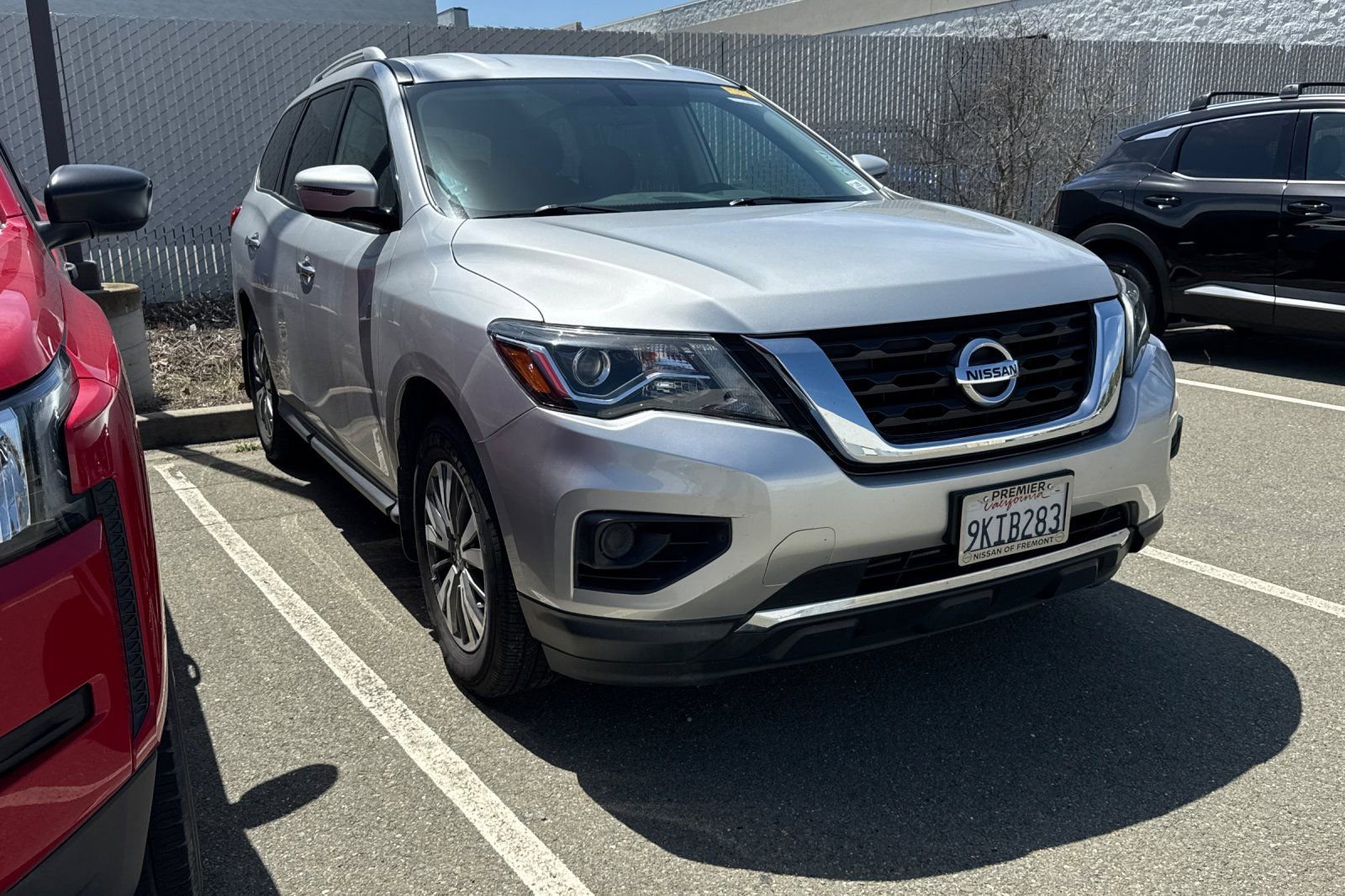 Used 2020 Nissan Pathfinder S FWD image 2