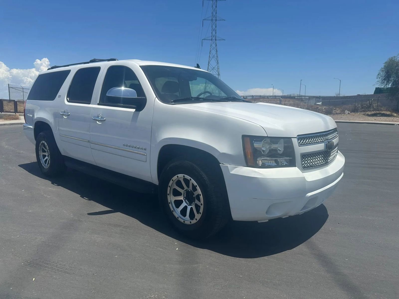 Used 2012 Chevrolet Suburban LTZ RWD image 3