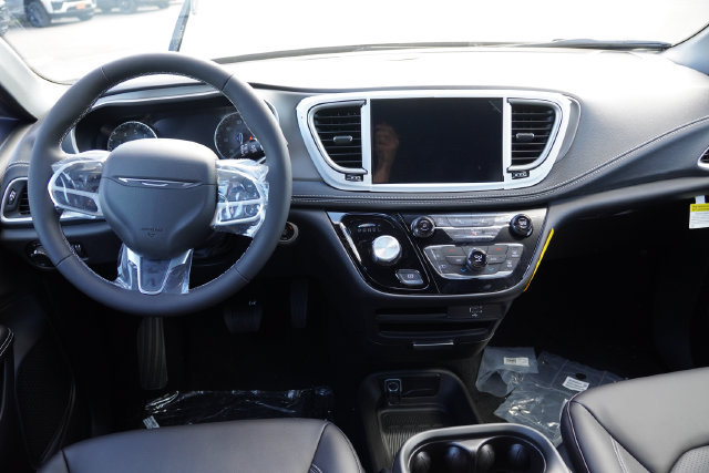 New 2027 Chrysler Pacifica Select AWD/4WD image 13