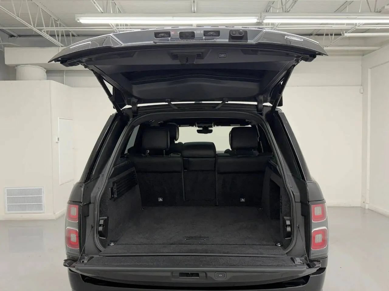 Used 2018 Land Rover Range Rover Supercharged AWD/4WD image 38