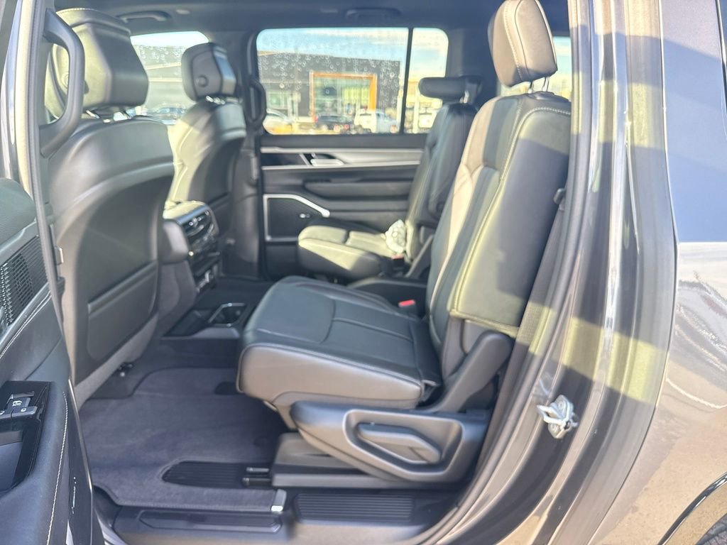 New 2026 Jeep Grand Wagoneer L 4WD w/ Premium Group I image 27