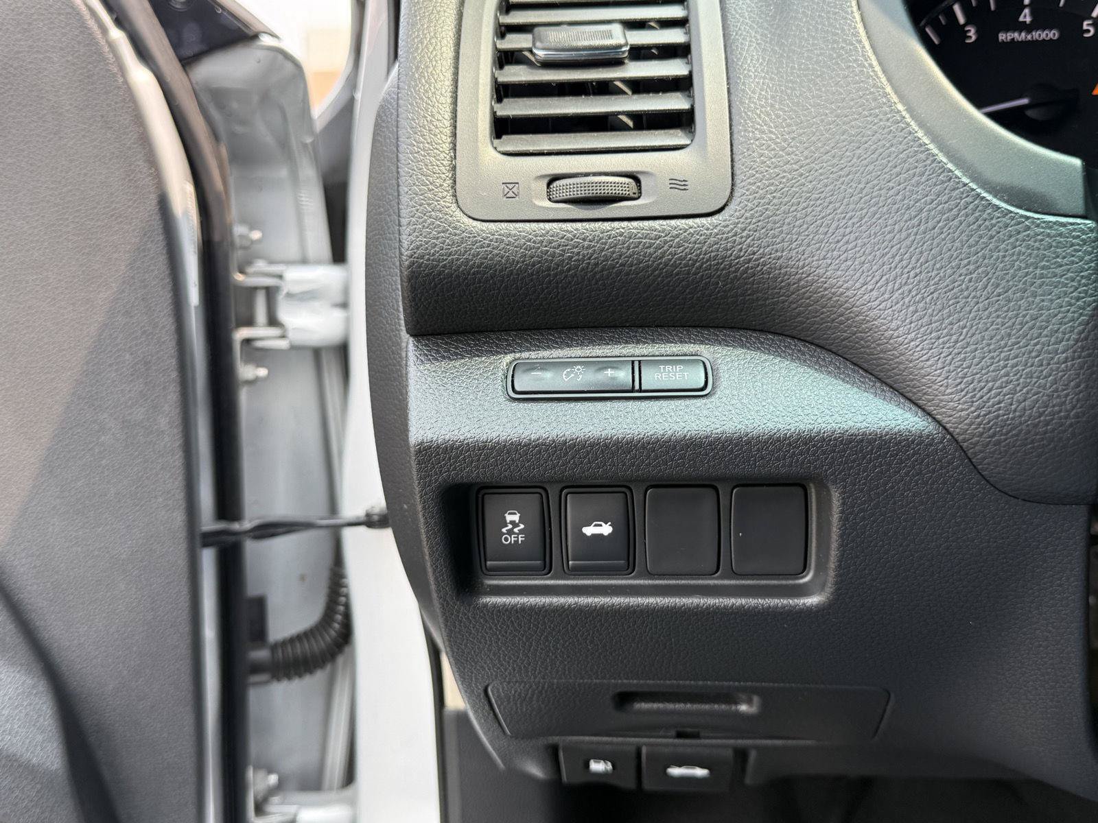 Used 2013 Nissan Altima 2.5 S FWD image 15