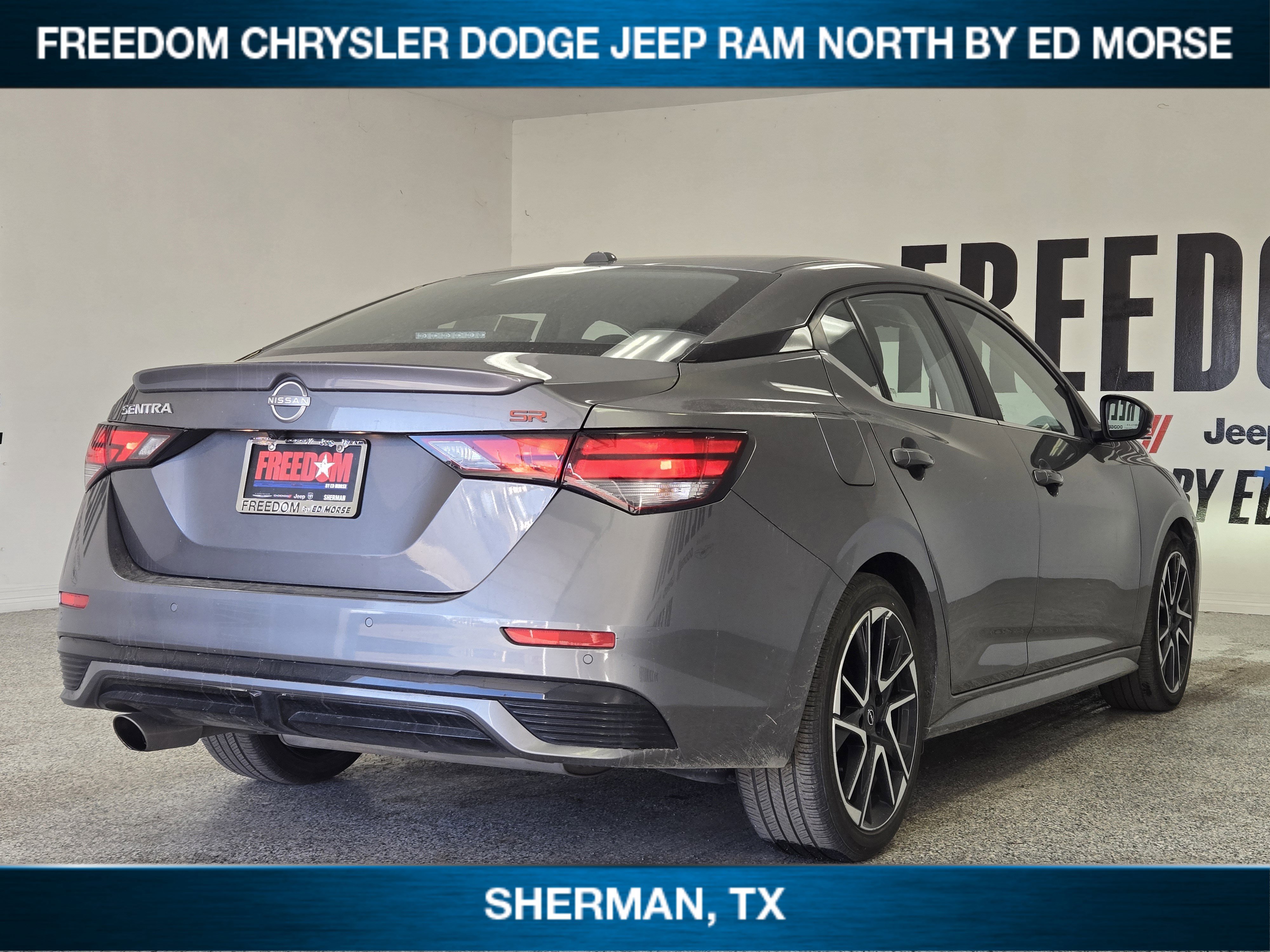 Used 2025 Nissan Sentra SR image 3