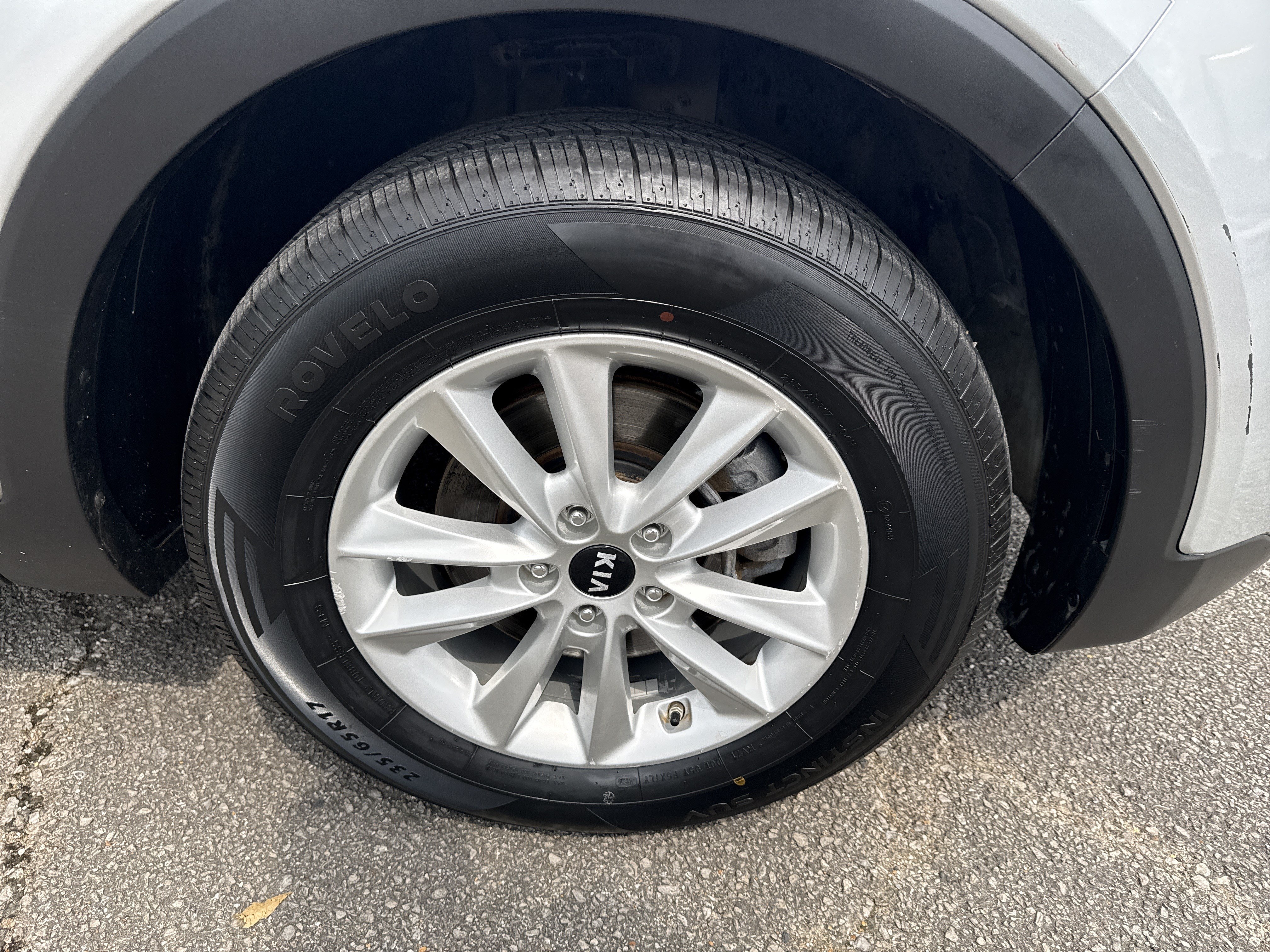 Used 2020 Kia Sorento L FWD image 12