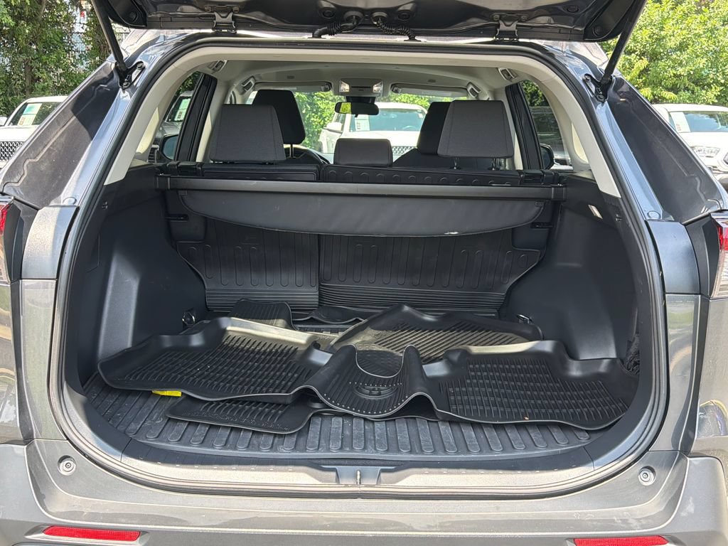 Used 2025 Toyota RAV4 XLE AWD/4WD image 6