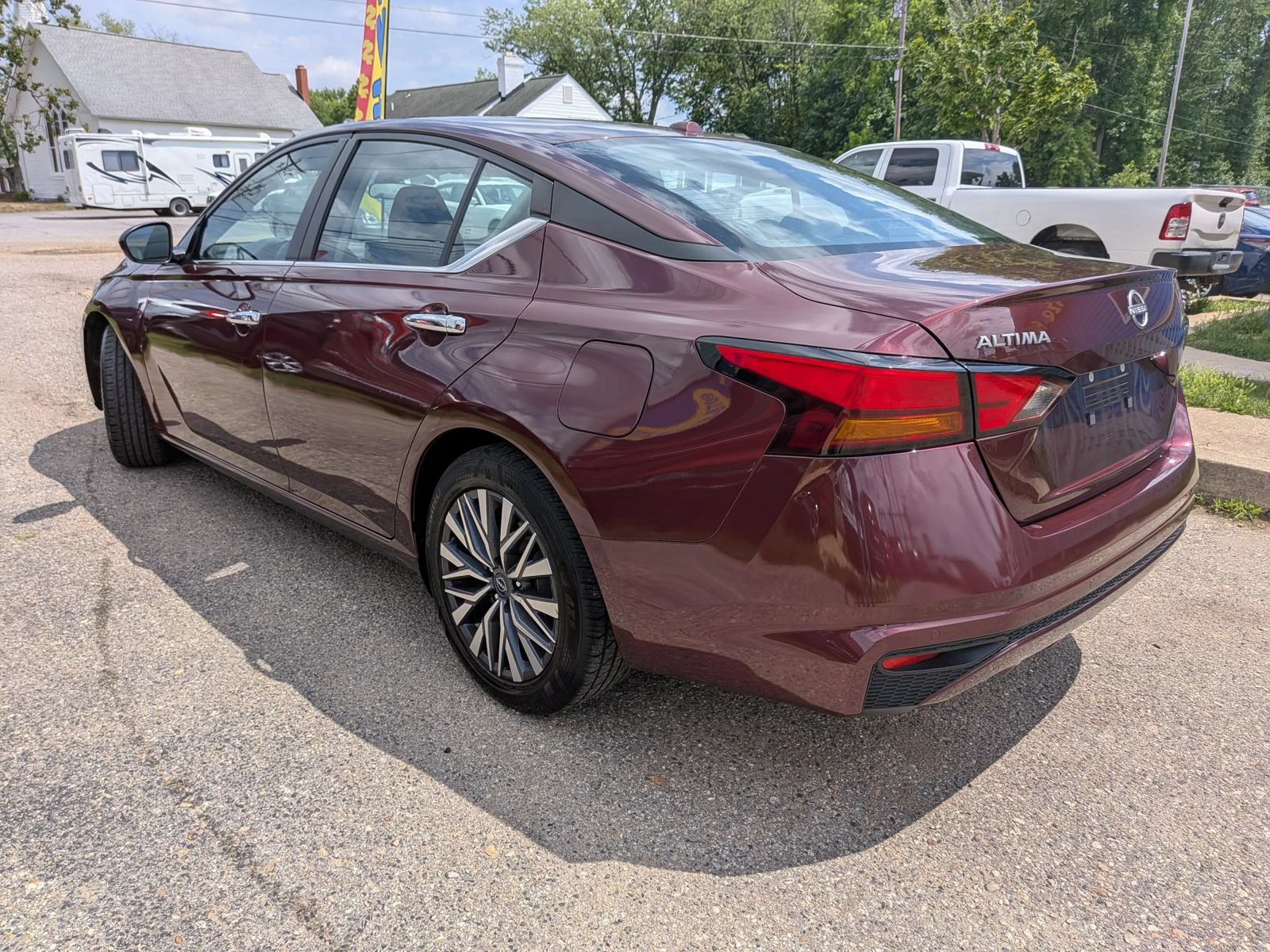 Used 2023 Nissan Altima 2.5 SV FWD image 4