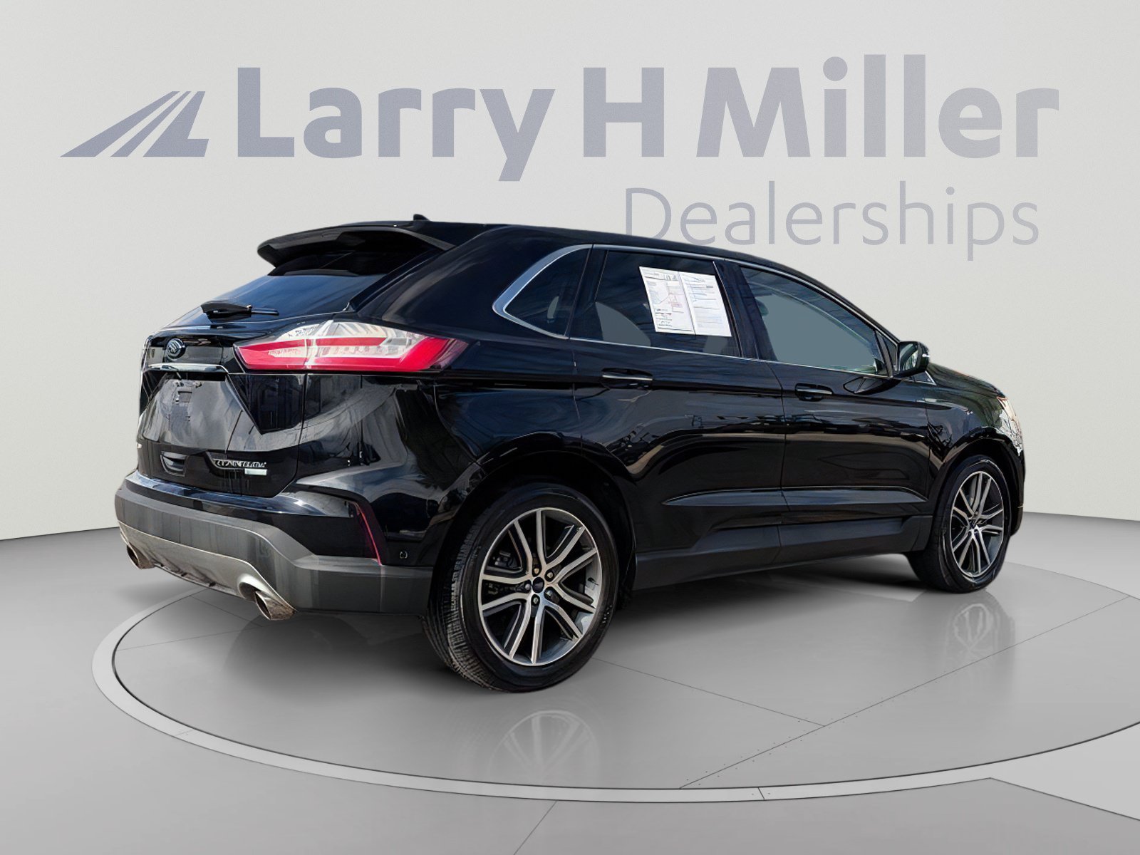 Used 2019 Ford Edge Titanium w/ Equipment Group 301A FWD image 7