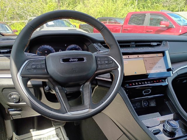 Used 2026 Jeep Grand Cherokee L Limited AWD/4WD image 10