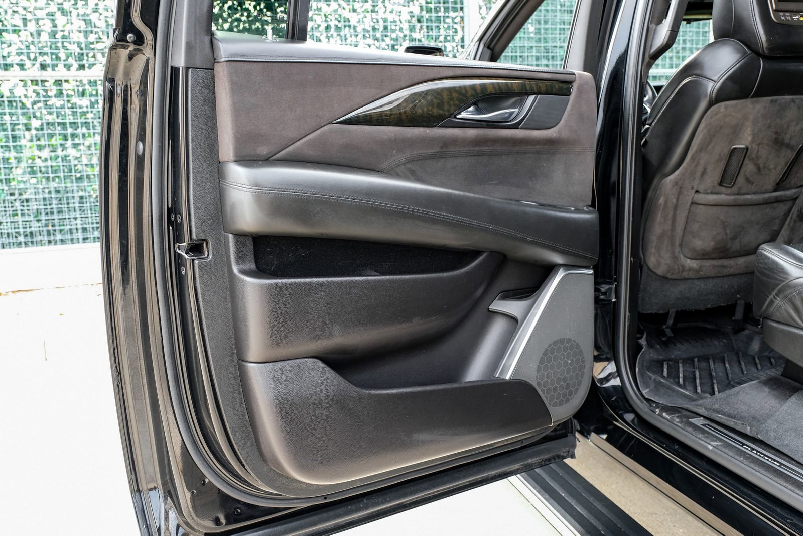 Used 2019 Cadillac Escalade ESV Platinum image 39