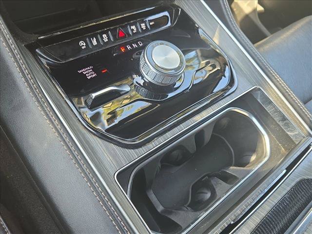 Used 2024 Jeep Wagoneer L Series II AWD/4WD image 11